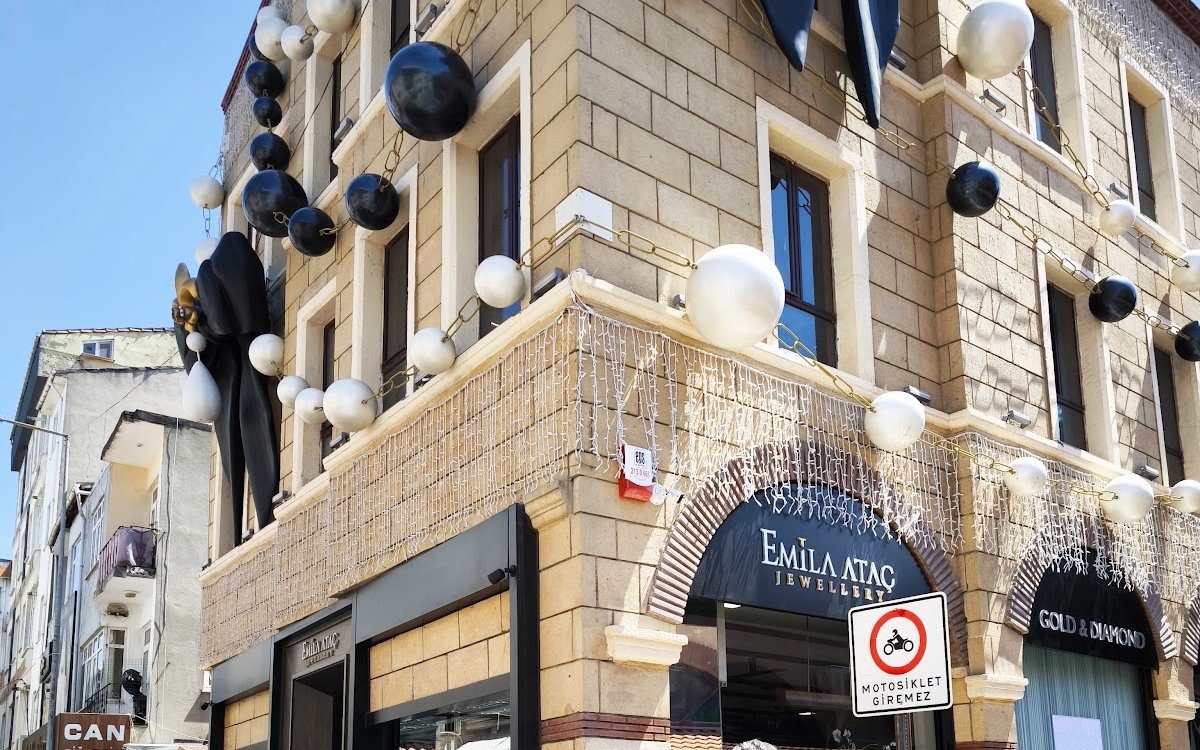 Çanakkale'de Emila Jewellery: Aynalı Çarşı ve 17 Burda AVM Mağazalarımız