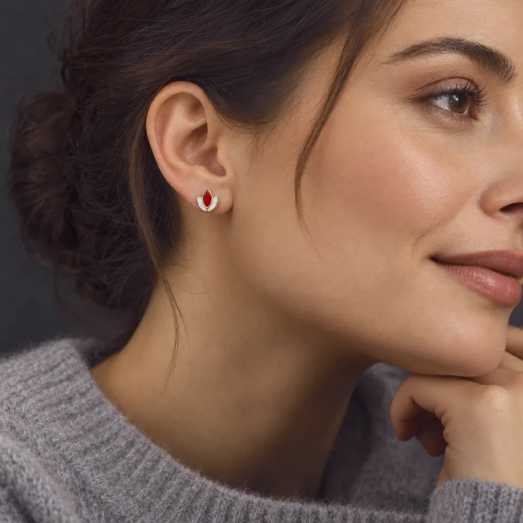 Kırmızı Oval Detaylı 585 Ayar Küpe