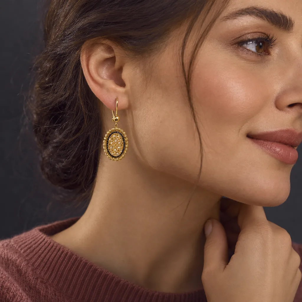 Oval Motifli 585 Altın Küpe